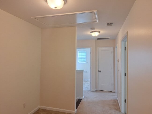 Building Photo - ***HURRY, MOVE IN SPECIAL****Superb Home Located in the Catawba Hills Neighborhood!