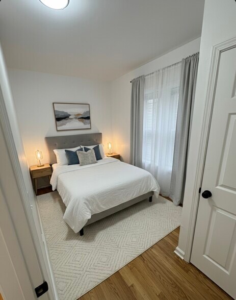 Building Photo - 6838 S King Dr