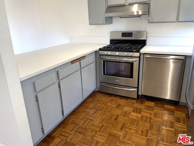 Building Photo - 1083 1/2 W Kensington Rd