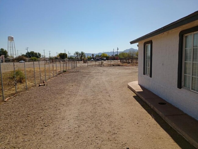 Building Photo - 2 bedroom in Eloy AZ 85131