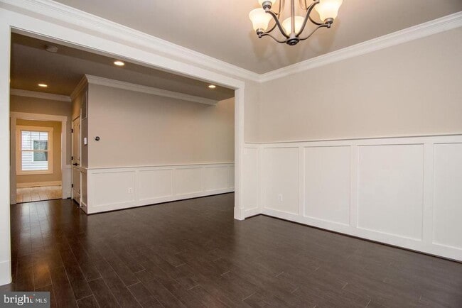 Building Photo - 6928 Regent Ln