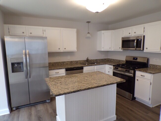 Building Photo - 13 Redbud Ct