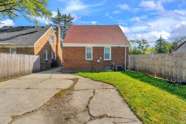 Building Photo - 14909 Griggs St