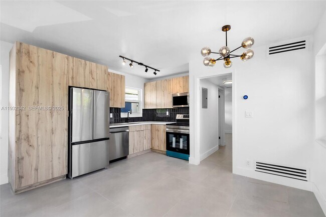 Building Photo - 5195 NE 18th Ave