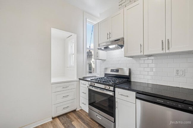 Building Photo - 1704 Steiner St