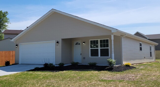 Building Photo - 4 Bedroom 2 Bathroom Home