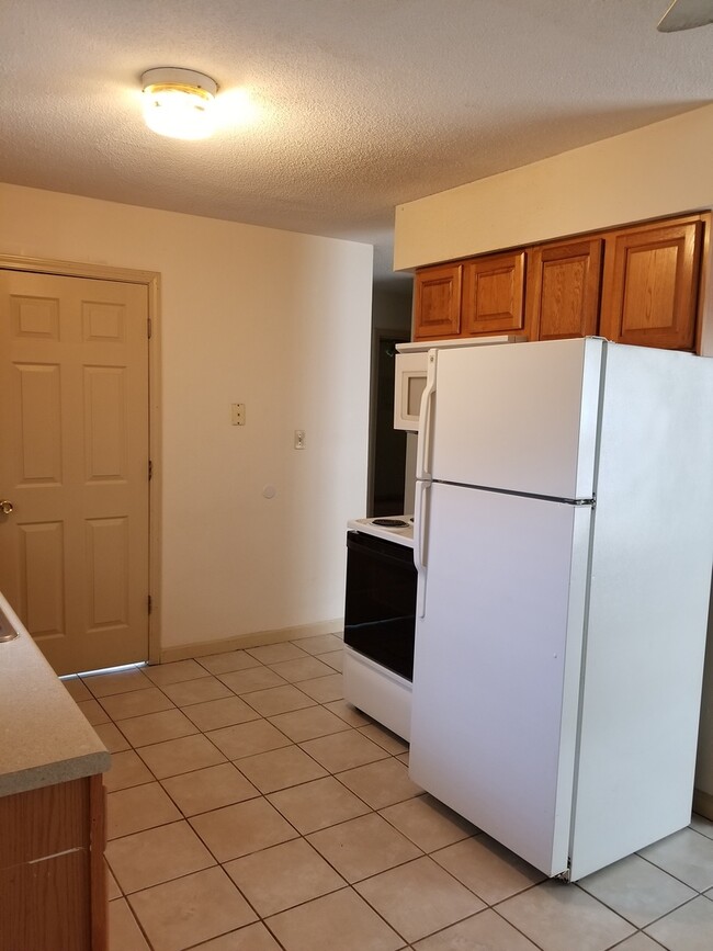 Building Photo - 717 Demaret Dr