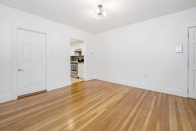 Building Photo - 473 Beacon St