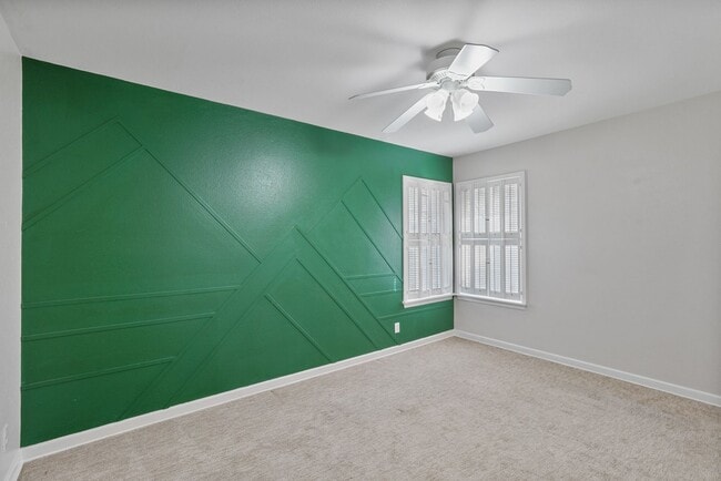 Building Photo - Charming 3 Bedroom Home