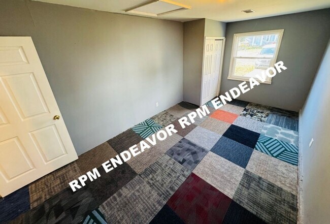 Building Photo - Freshly Updated 2-Bed Home with Bonus Room + New Appliances!