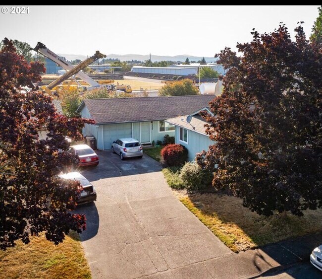 Building Photo - 3238 Lyon St SE