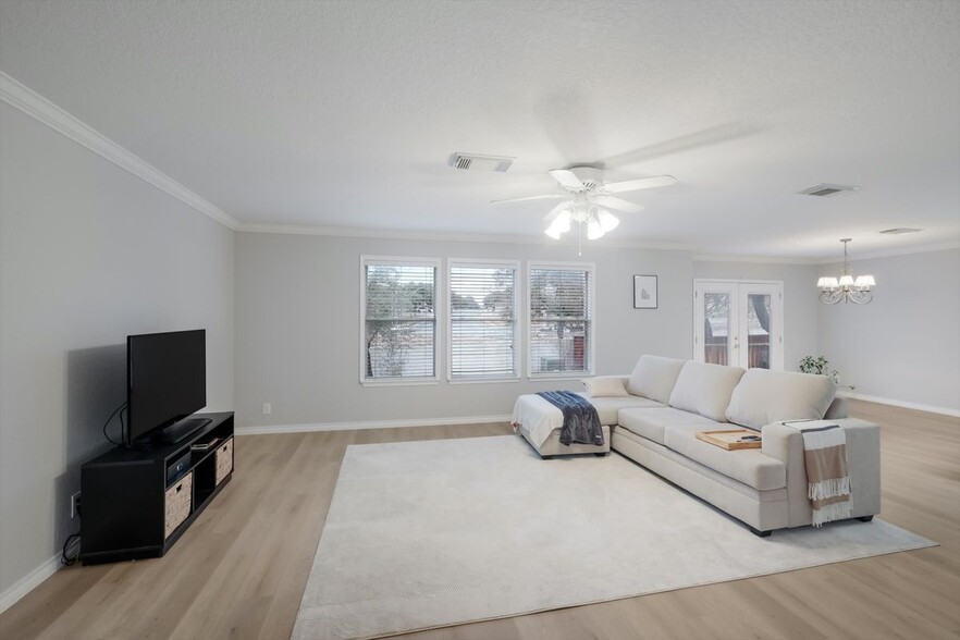 Building Photo - 834 Quitman Oak