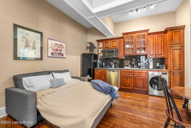 Building Photo - 1236 E Broadway