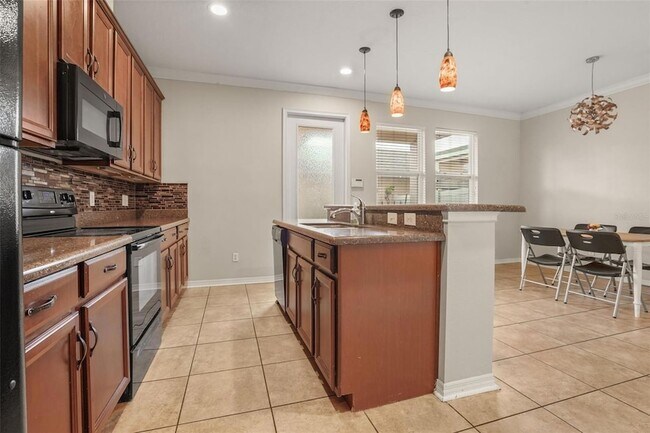 Building Photo - 561 Telfair Square Ct