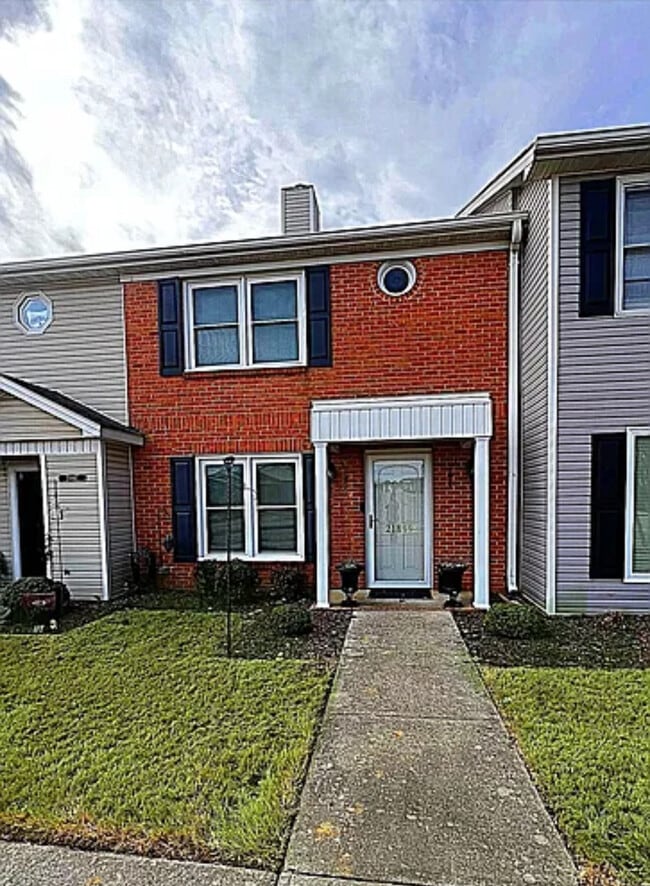 Building Photo - 21899 Williamsburg Dr