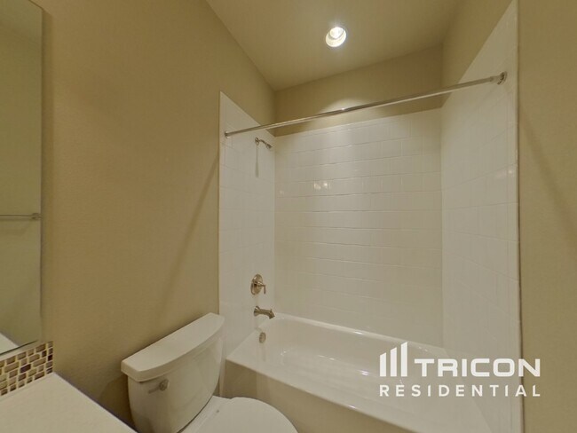 Building Photo - 7232 Rim Bluff Ln