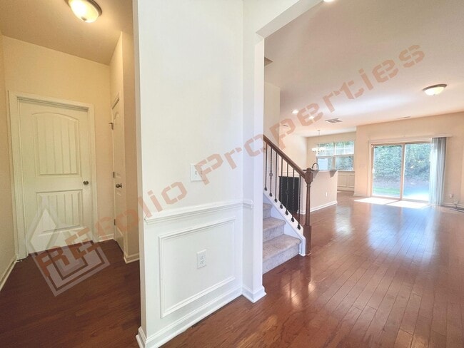 Building Photo - Beautiful 3 Bedroom 2 Car Garage End unit in Manchester Park, Morrisville,  Available May 7th!