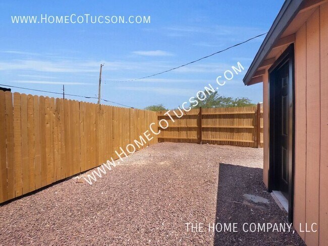 Building Photo - 2425 N. Goyette-