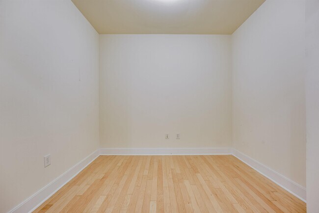 Building Photo - 1125 Maxwell Ln