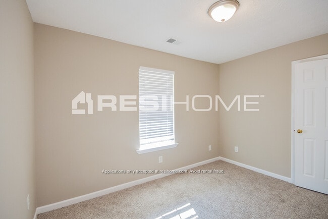 Building Photo - 138 Floresta Dr