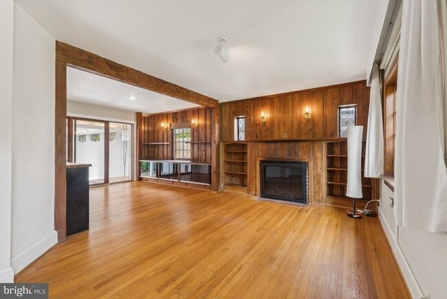 Building Photo - 1610 N Greenbrier St