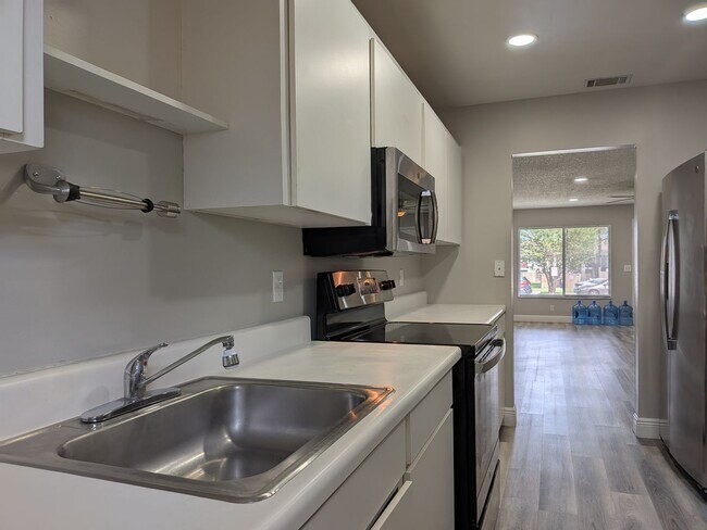 Building Photo - 3/2 Condo in Altamone Springs