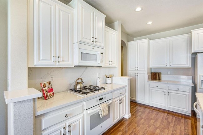 Building Photo - Adorable 3 bedroom 2 bath home