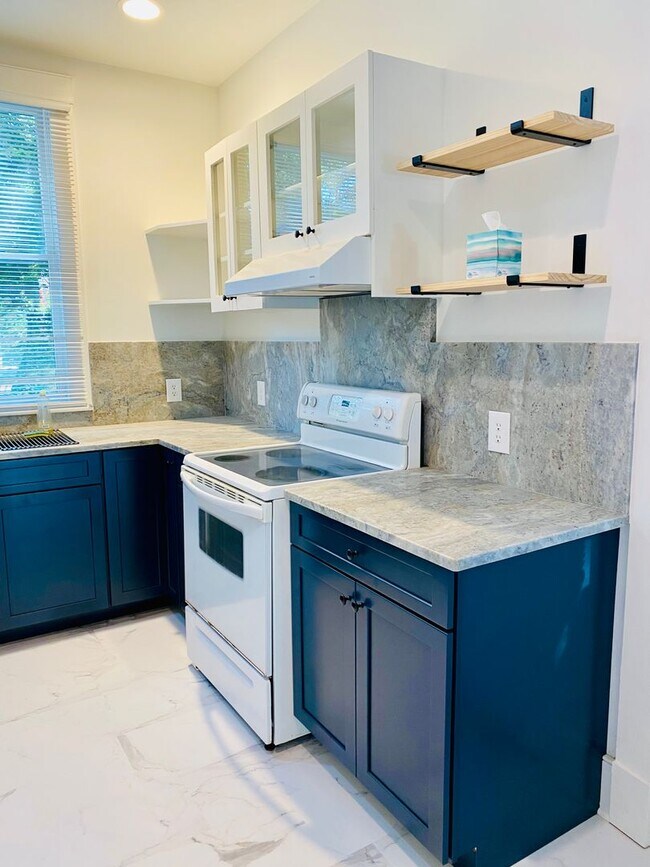 Building Photo - Beautifully Renovated 2bdrm/1.5bth Row House Located in Historic Church Hill!!