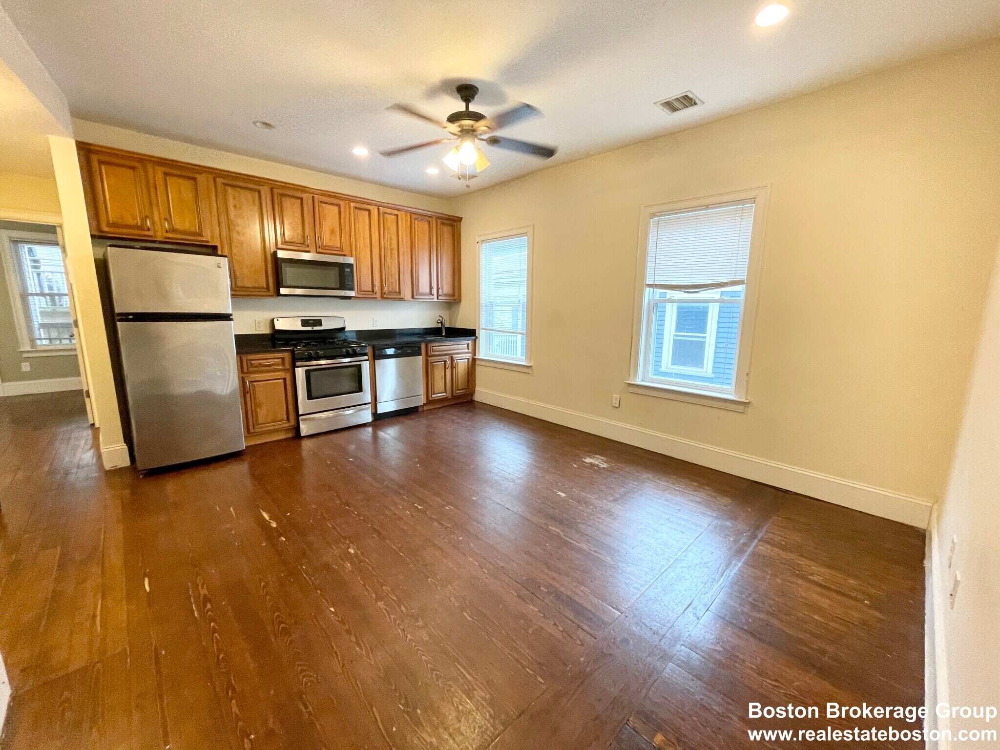 Building Photo - 178 Hillside St