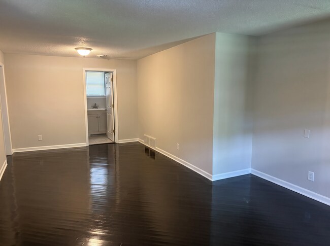 Building Photo - Freshly Renovated 3-Bedroom Home in Memphis | Available Now