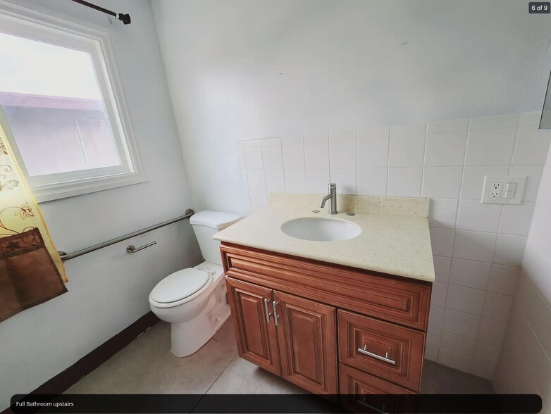 Full Bathroom upstairs - 2162 W Brownwood Ave