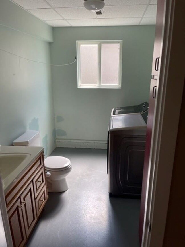 Building Photo - Beautifully Updated Home with Large Yard a...