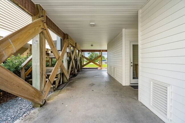 Building Photo - 3 bedroom, 2 1/2 bath unfurnished Townhouse located in Surf City-Ocean views