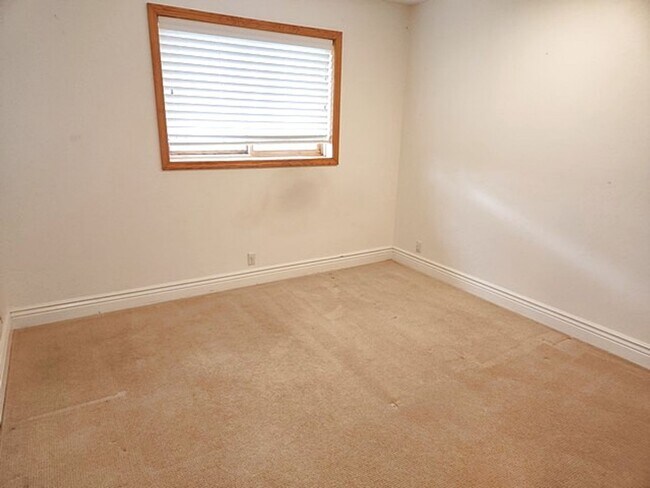 Building Photo - Large Private Luxury Home in Pinebrook  Es...