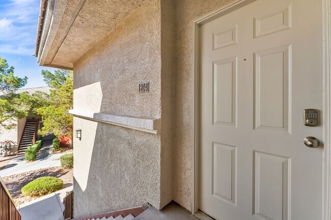 Building Photo - 904 Duckhorn Ct