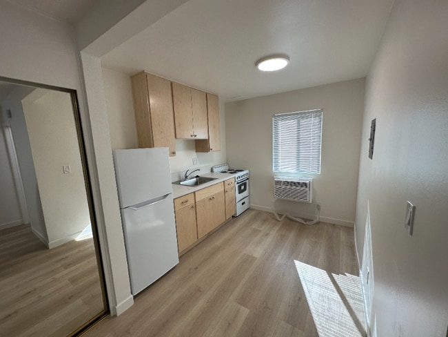 Building Photo - 5541 Laurel Canyon Blvd