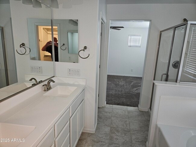 Building Photo - 14224 W Hackamore Dr