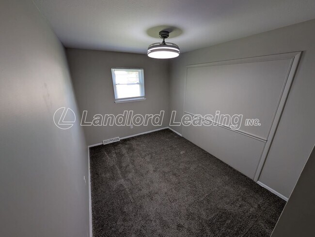 Building Photo - Updated Vermilion Ranch with Full Basement