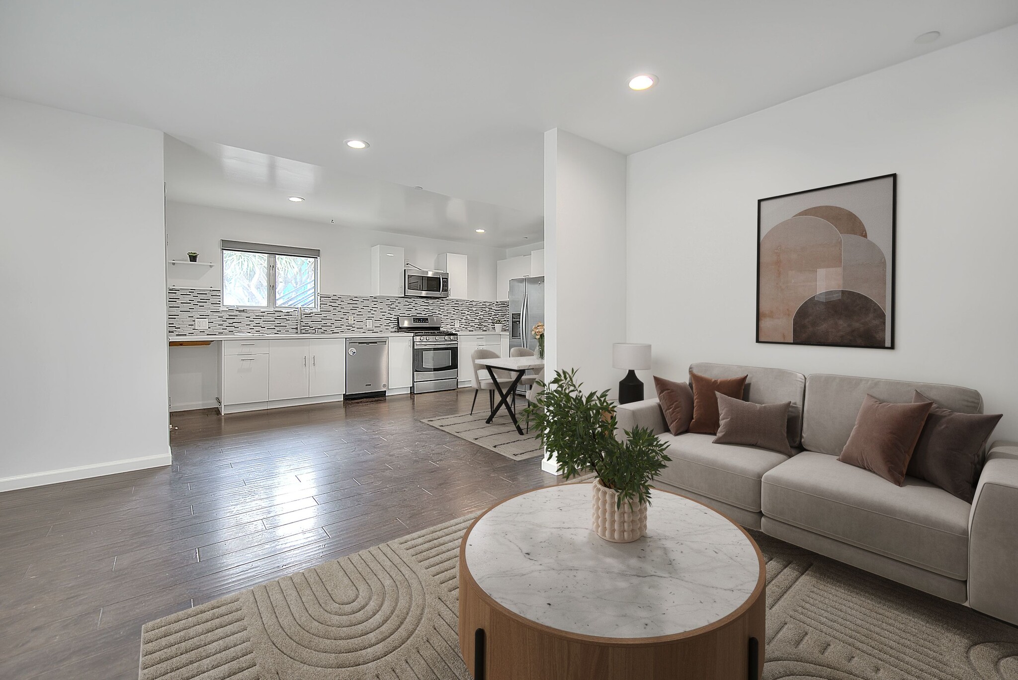 Building Photo - 1952 N Beachwood Dr