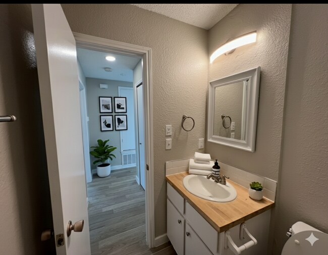 Building Photo - 1011 Meadowcreek Dr