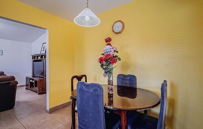 Building Photo - Charming three bedroom - two bathroom GREA...