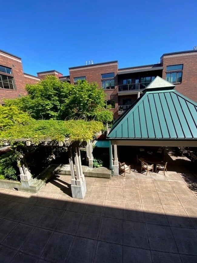 Building Photo - Charming 1 bdrm 1 bath Condo in Downtown Vancouver