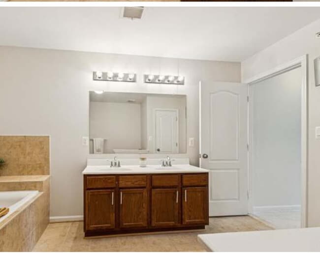 Building Photo - 11114 Wortham Crest Cir