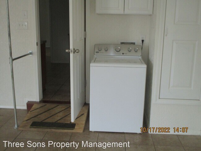 Building Photo - 3 br, 2 bath House - 8813 Snow Heights Blv...