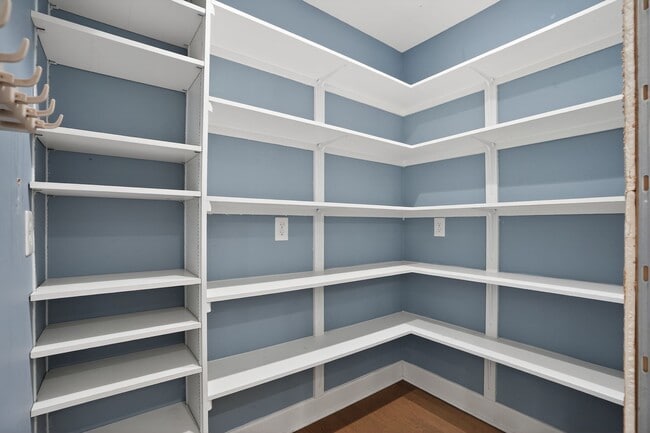 Building Photo - 6506 Jadecrest Dr