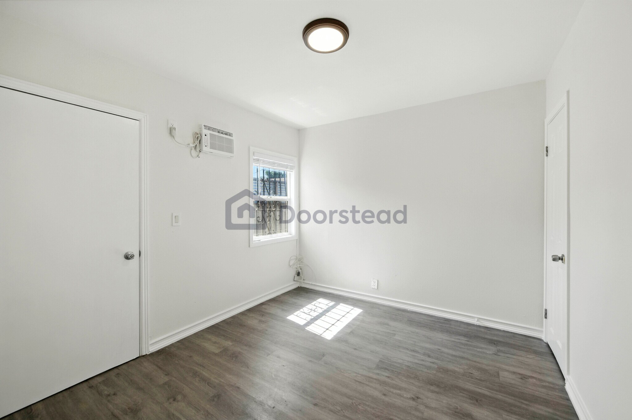 Building Photo - 5874 S Figueroa St