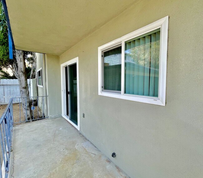 Building Photo - Spacious One Bedroom Apartment Near Vista Village!