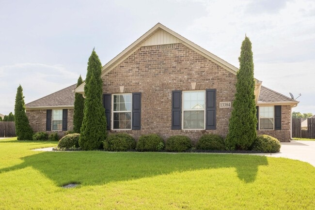 Building Photo - 13384 Hidden Valley Dr