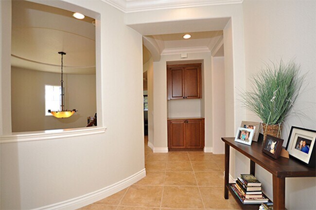 Building Photo - Simply Gorgeous 4+ BR Home with many Amenities!!!