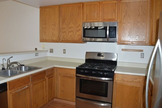 Building Photo - Spacious Three-Bedroom Two-Story Townhome with Garage and Private Yard